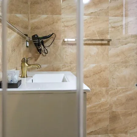 Irooms Garibaldi Guest house